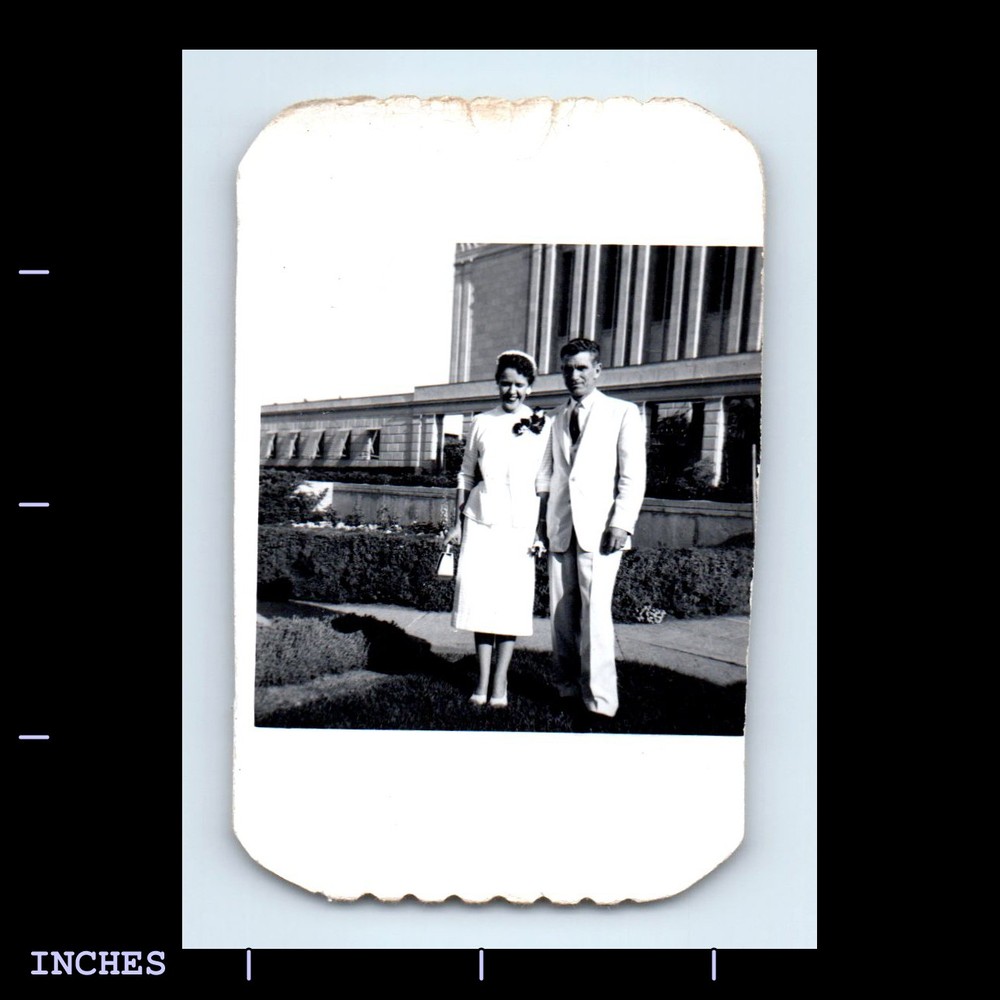 Old Vintage Photo MAN WOMAN COUPLE OUTSIDE BUILDING