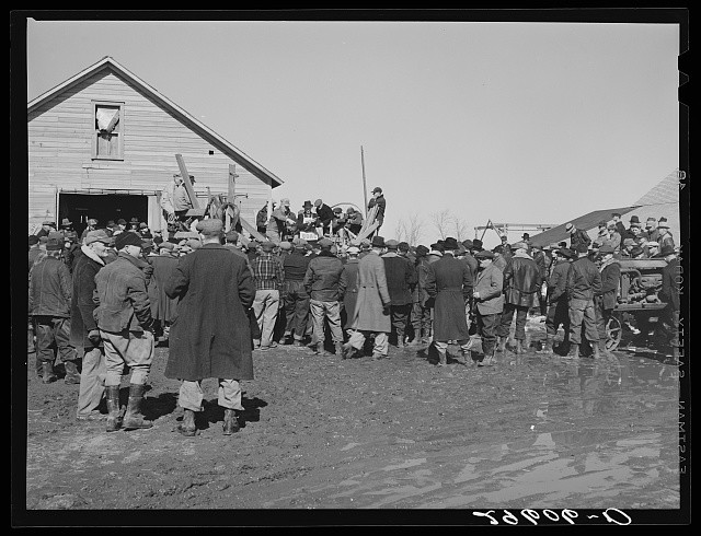 Photo:Hastings Nebraska 1940 Farmers Auction Zimmerman Farm Crowd