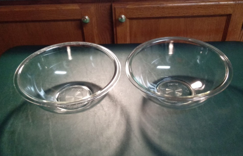 Vintage Set of 2 Pyrex Clear Glass 9-3/4