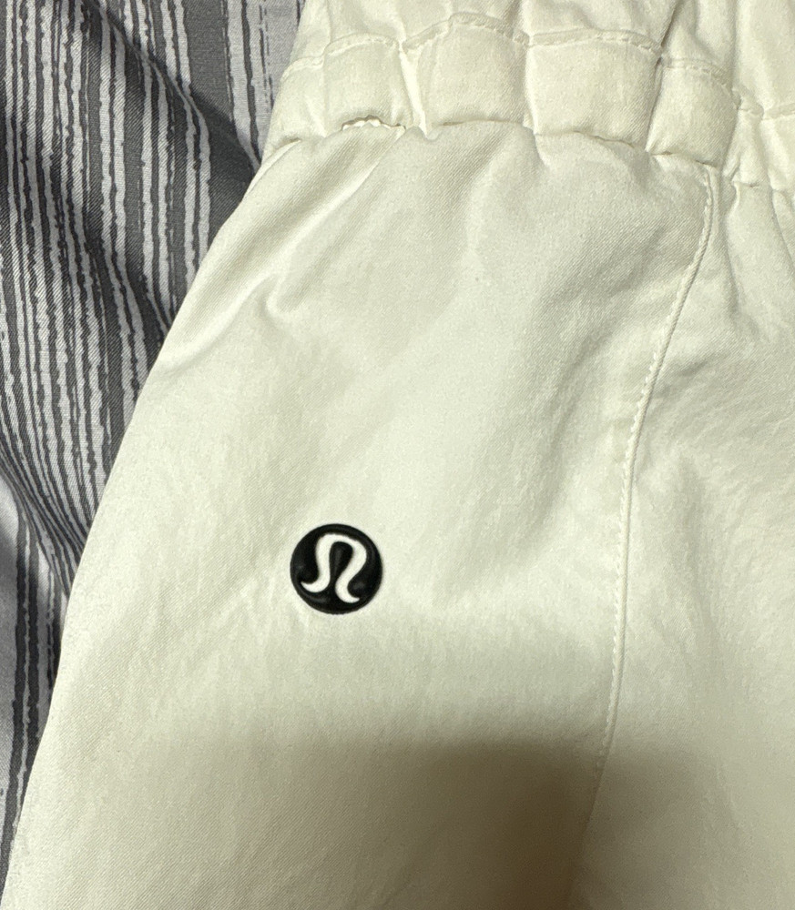 Lululemon Women’s White Athletic Drawstring Shorts Pockets Lined Size L