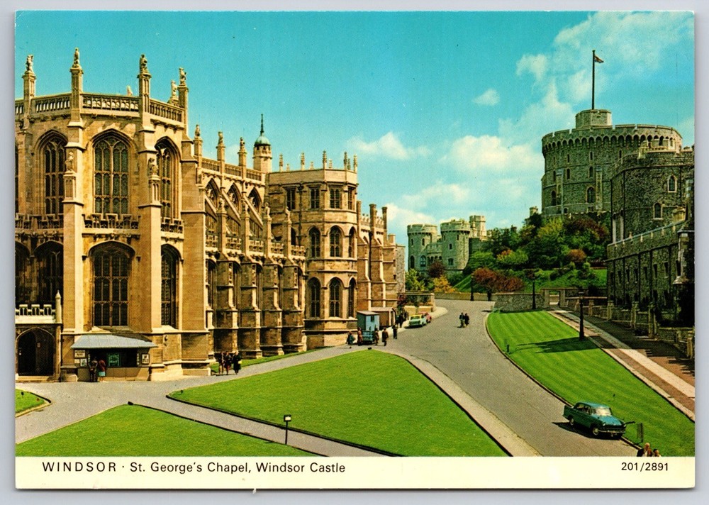Postcard Windsor Castle St. George's Chapel England Unposted