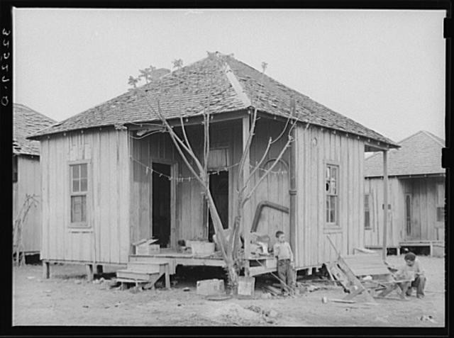 Photo:House in Mexican section of San Antonio, Texas