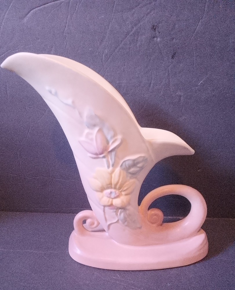 Vintage Hull Pottery Cream-Pink Magnolia Cornucopia Vase H 9”W7.5” READ