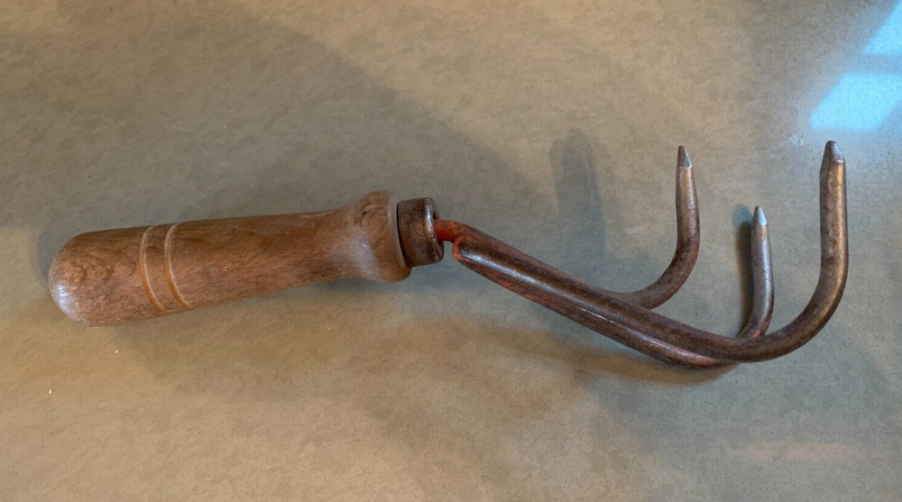 Vintage TRUMP USA Manual Soil Cultivator Hand Gardening Claw Tool Steel & Wood