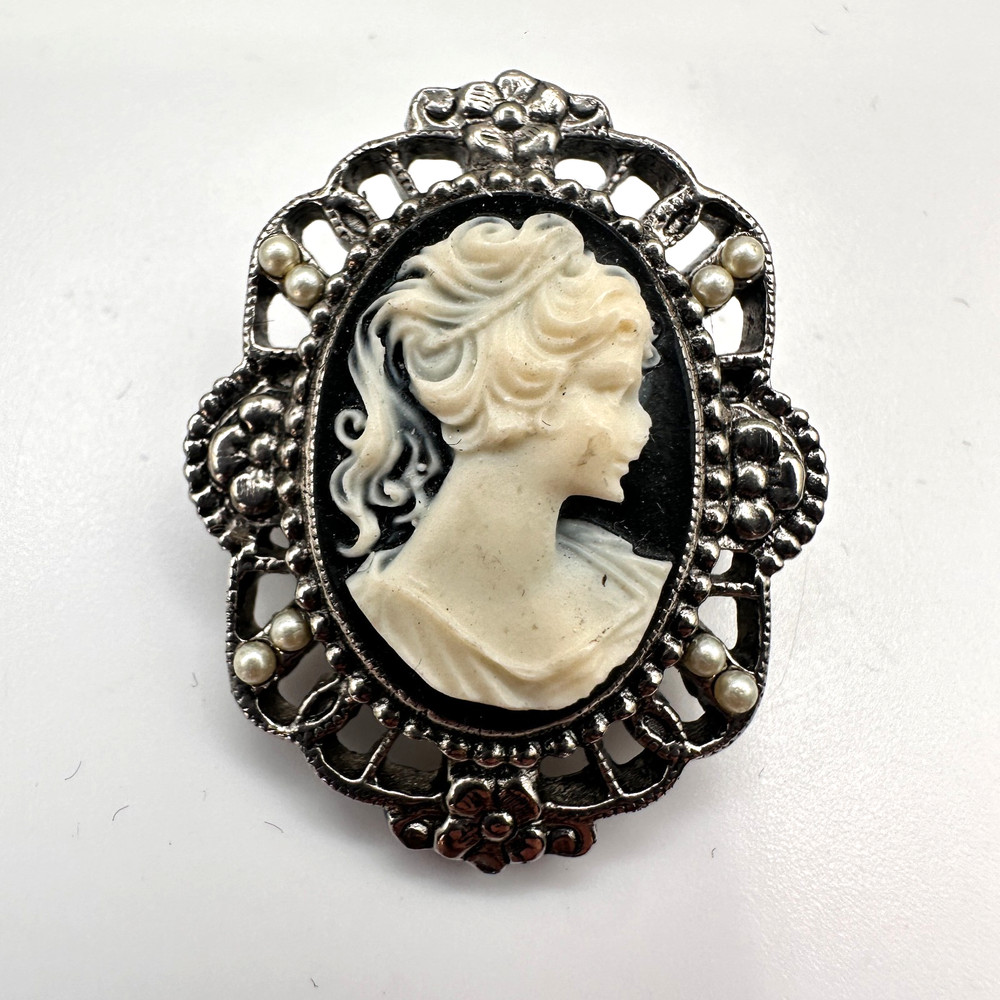 Vintage 80s Victorian Cameo Brooch Pin Silver Tone Faux Pearl Beaded Jewelry