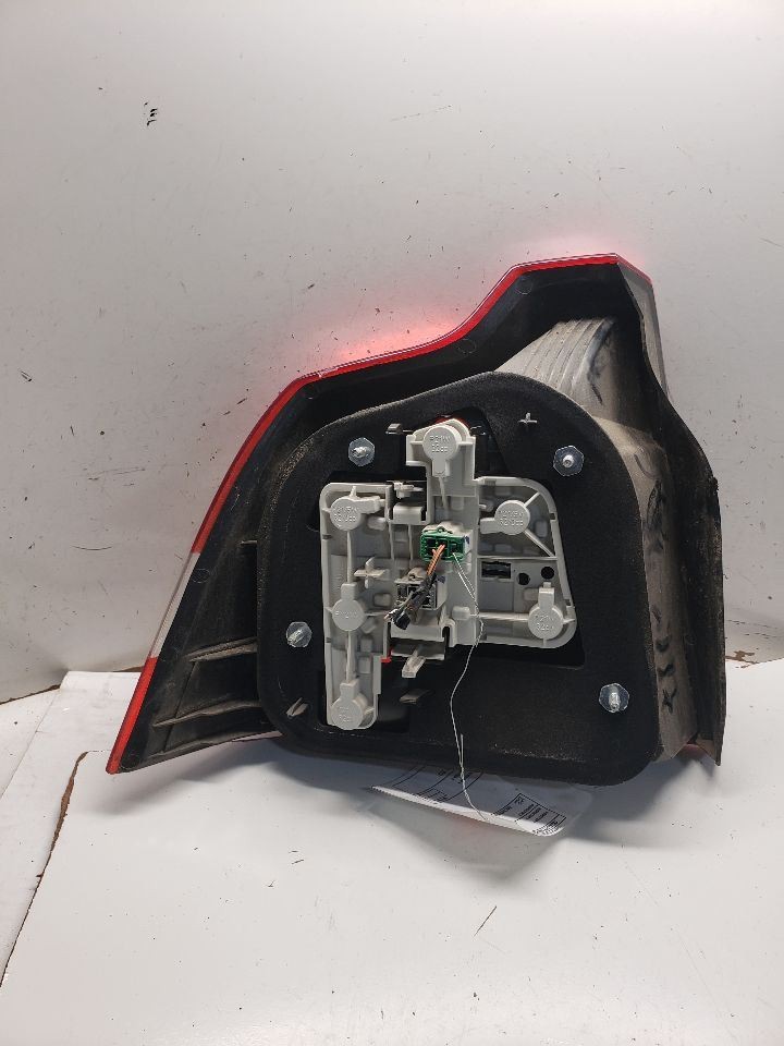 Volvo 40 Series 04-07 Sedan 5-Cylinder Passenger Tail Light 1355095