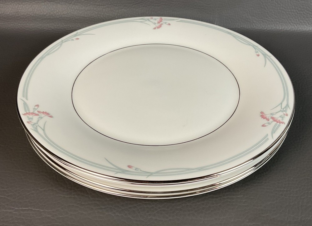 Set of 4 Royal Doulton Carnation H 5084 Dinner Plates 10 3/4” England