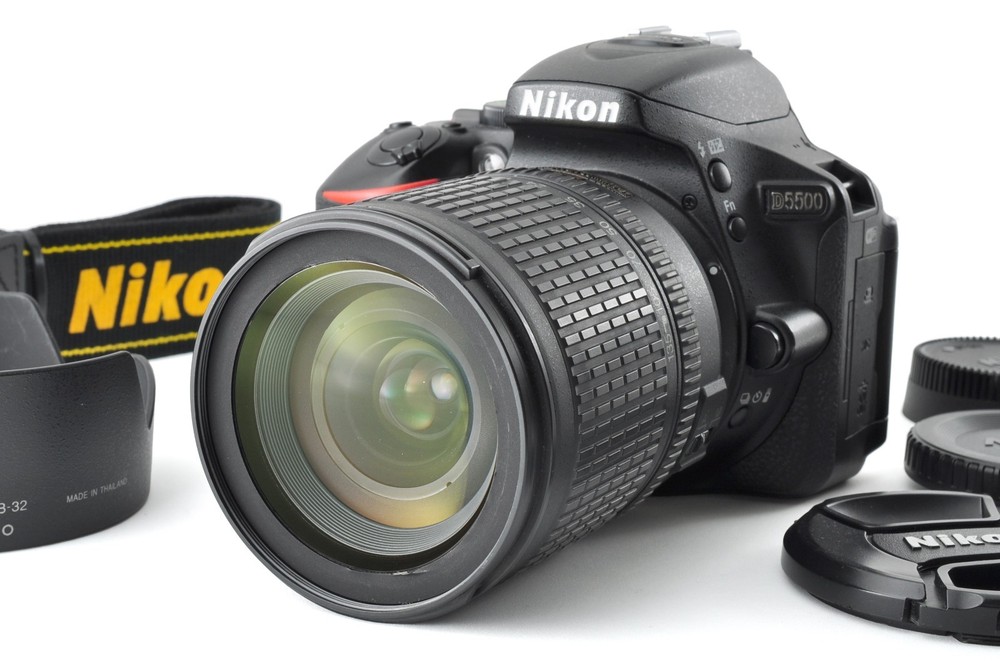 Nikon D5500 Black [22,111 shots] AF-S DX 18-135mm Zoom Kit 24.2MP DSLR Camera