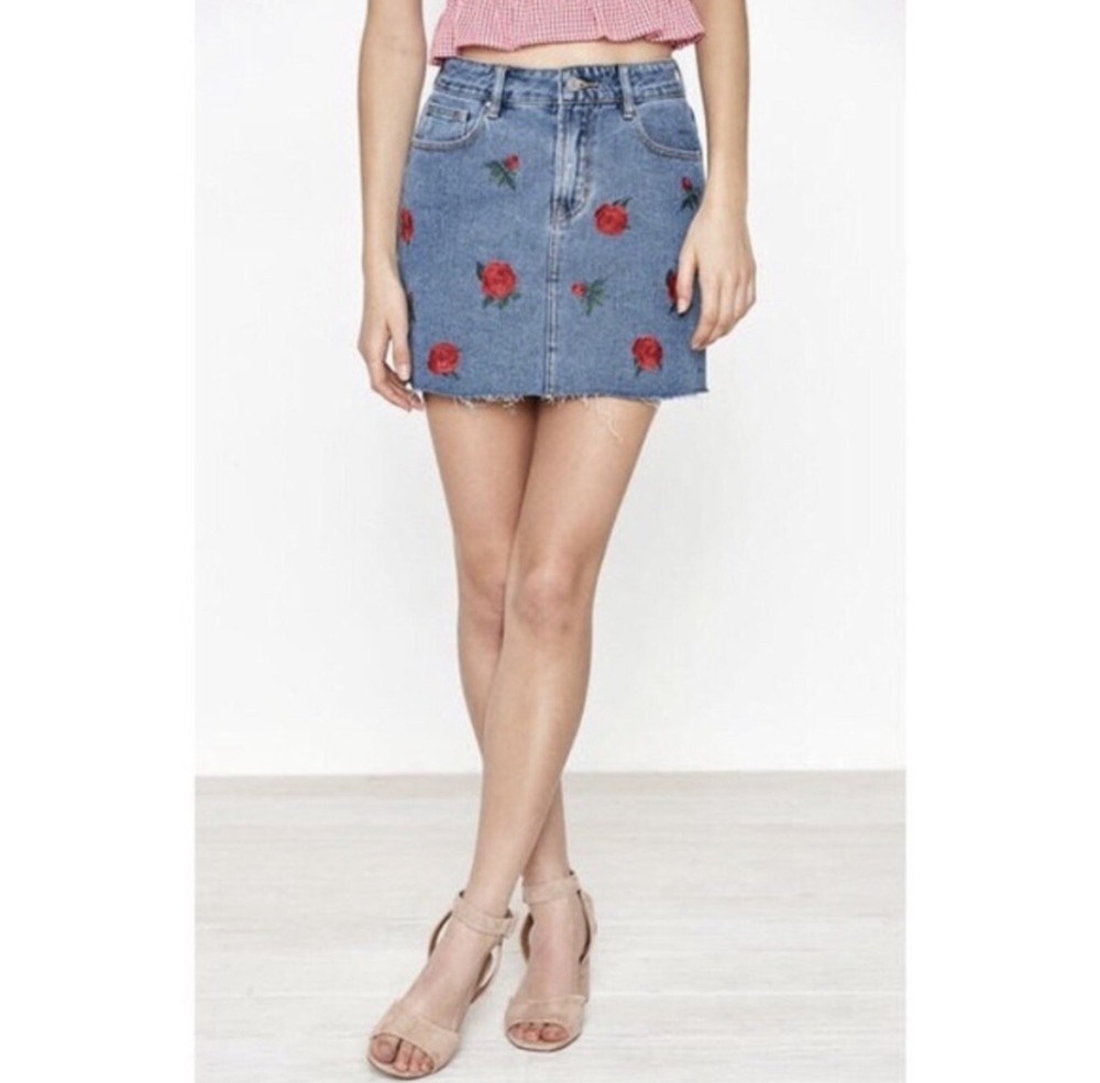 Pacsun Embroidered Rose Denim Short Skirt Size 24