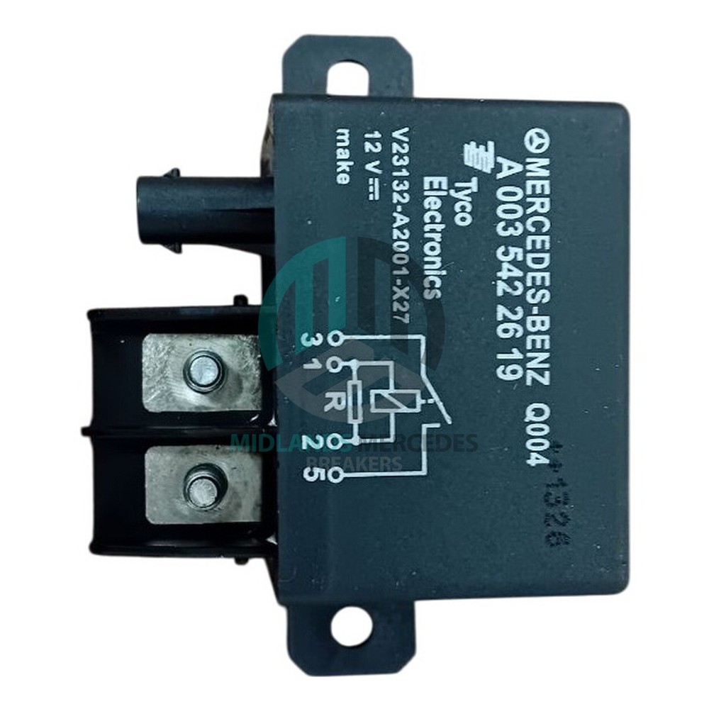 MERCEDES-BENZ C Class W204 Battery Charging Relay Control Module A0035422619