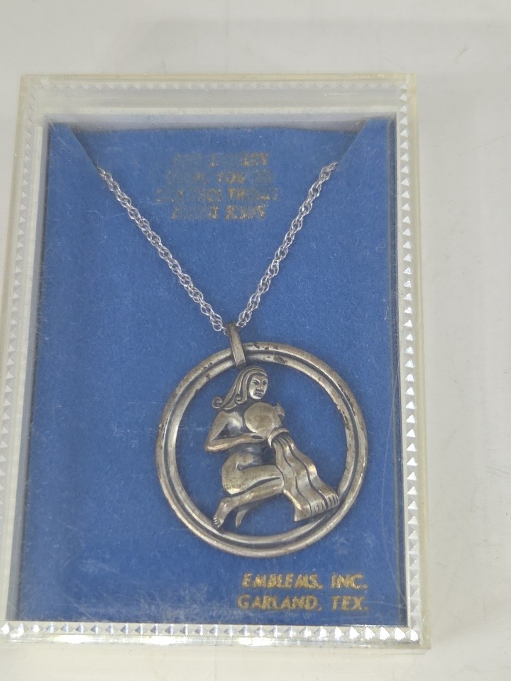 Vintage Van Dell Sterling Silver Round Aquarius Zodiac pendant Necklace in Box
