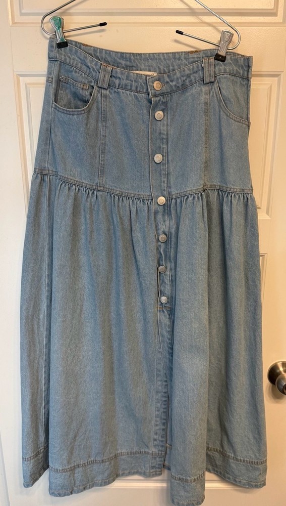 Moon River Light Wash Button-Down Tiered boho/western Denim Midi Skirt Size M