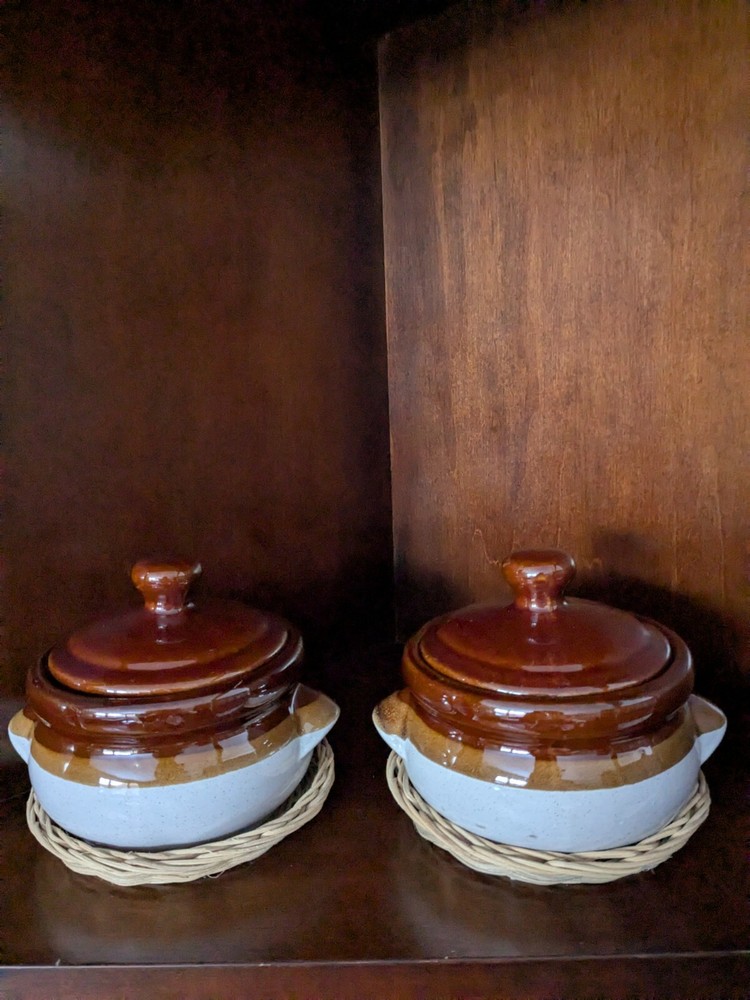 Gailstyn Vintage Bean Pots Soup Bowls Onion Crock Wicker Trivet Set Of Two.
