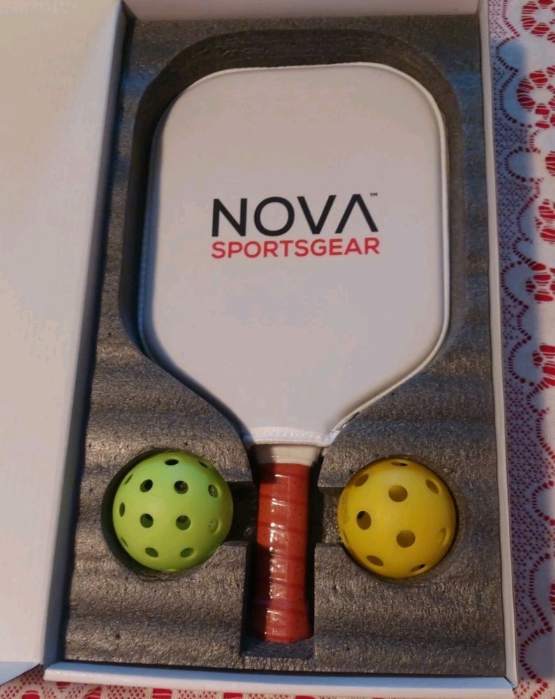 Nova SportsGear Carbon Fiber Pickleball Paddle with 2 Balls
