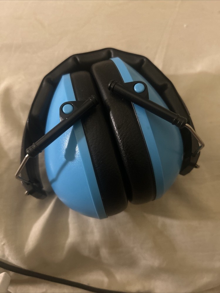 Noise canceling headphones