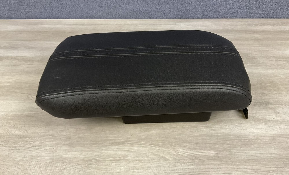 🟦2010-2012 Lincoln MKZ Center Console Lid/Armrest. Black Leather. OEM.