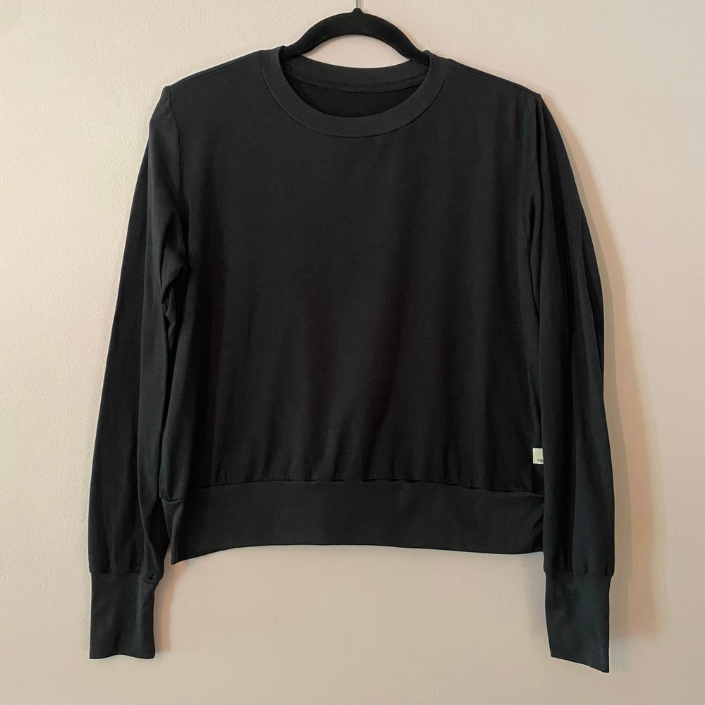 Vuori Black Cropped Long Sleeve Shirt Pullover Athleisure Women's size Small