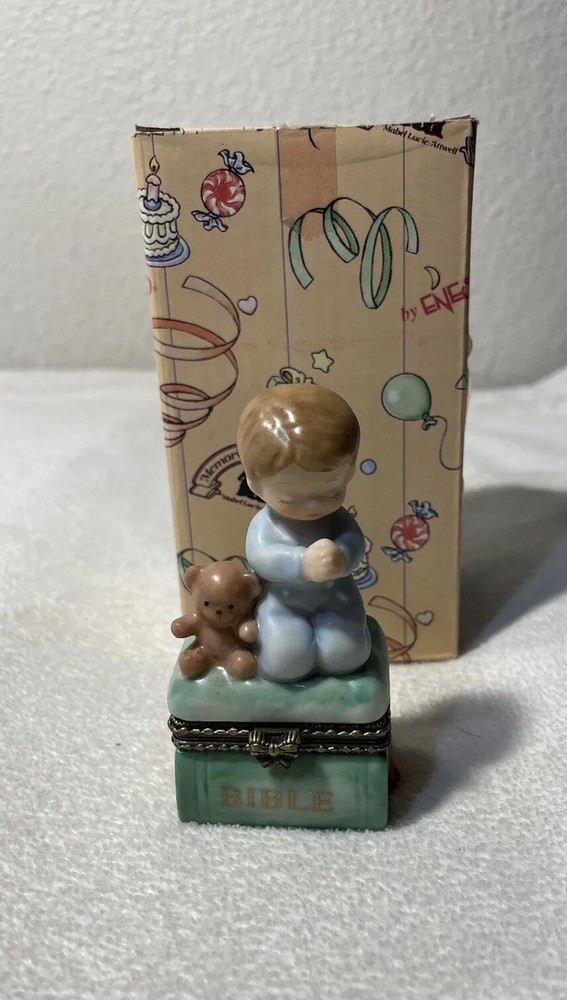 1997 Enesco Now I Lay Me Down Boy Kneeling on Bible Trinket Box 3.25 Inches
