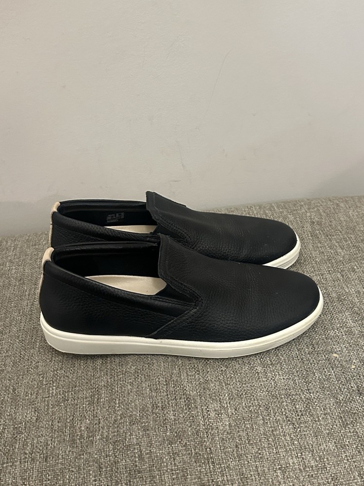 Ecco Women’s Black Leather Slip On Sneaker Size 8