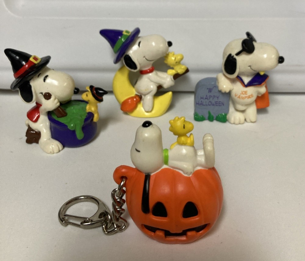 Snoopy Beagle Witch Woodstock Cauldron Halloween Peanuts Figurines Lot Of 4