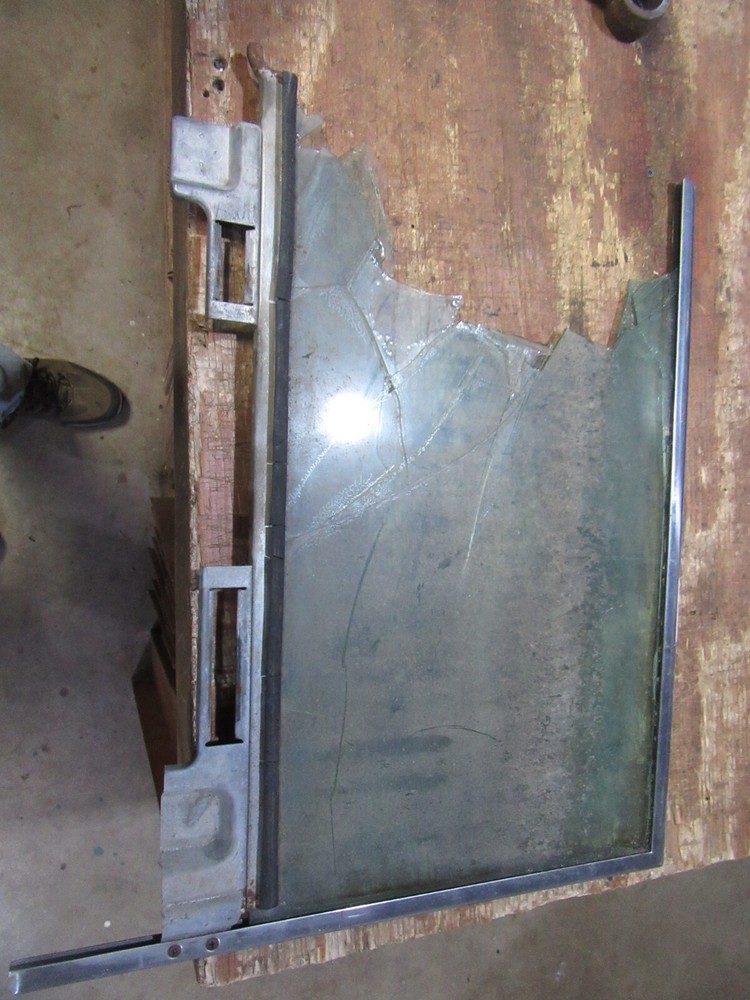 1958 Ford Thunderbird 2 door hardtop door glass window frame trim molding D
