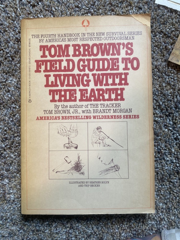 Tom Brown's Field Guide to Living with the Earth - paperback Brown Jr., Tom