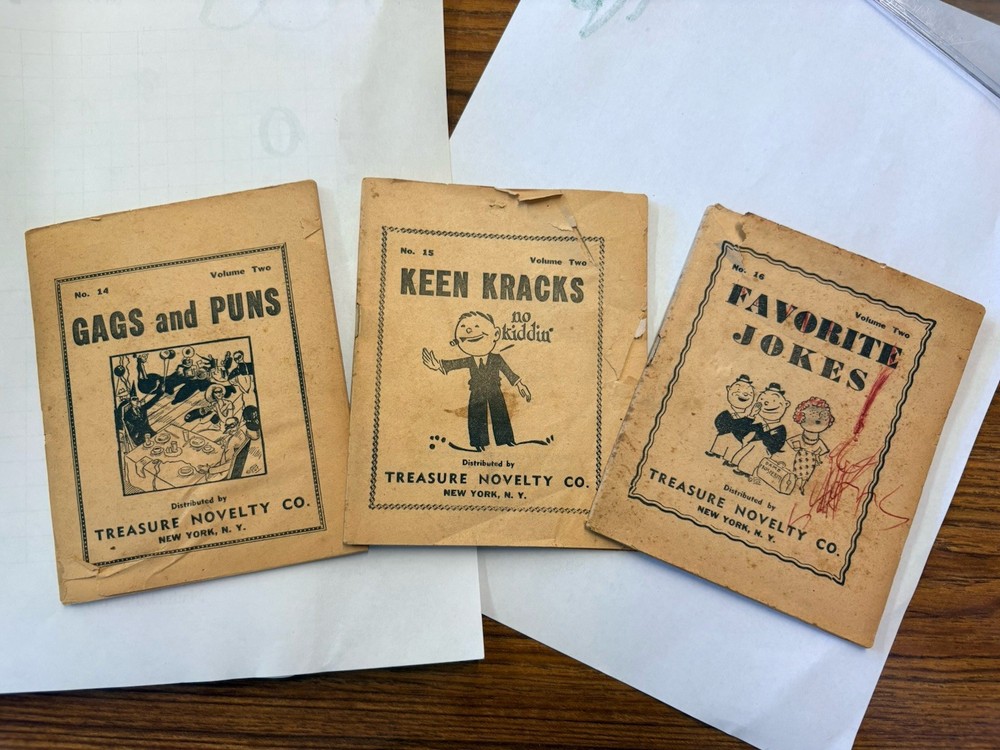 Vintag Find! 1940's Joke Books by Casper Grabber Lot of 3 by Caecage Co 1944