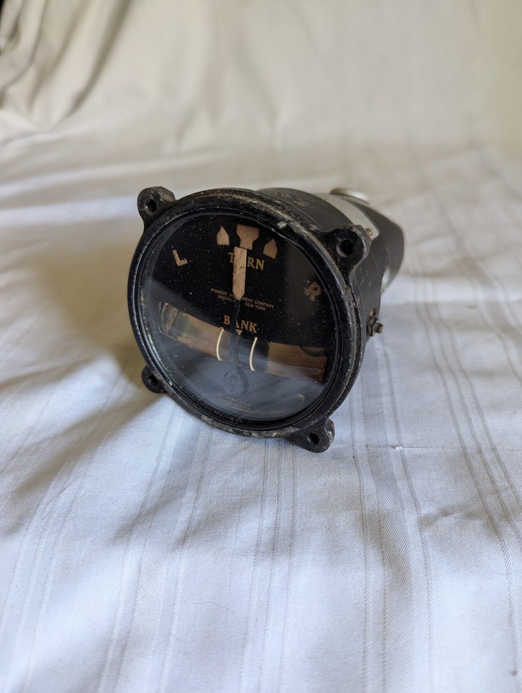 WWII US Navy Turn & Bank Pioneer Instrument Bu Aero Ser No 124-33