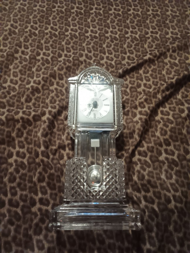 Reloj Godingger cristal abuelo en forma de reloj, algunas picaduras de pulgas a la base.-image