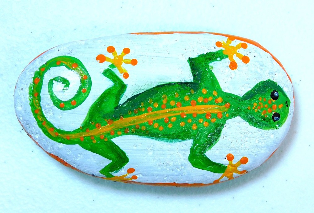 Hand painted rock Stone art with gecko lizard & Hearts 2 sided painting