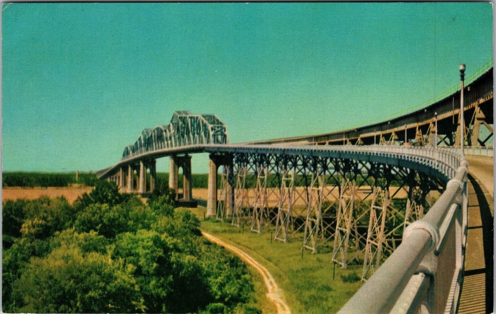 New Orleans LA-Louisiana, Huey P. Long Bridge, Scenic, Vintage Postcard