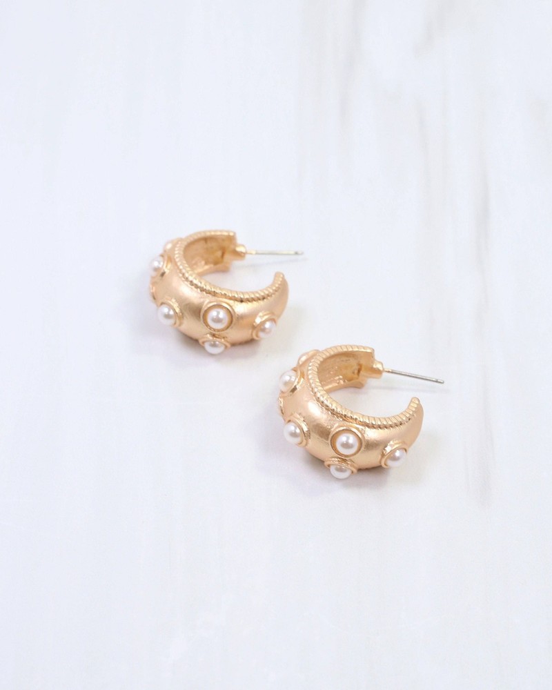 Caroline Hill Matte Gold Bobbie Pearl Hoop Earring