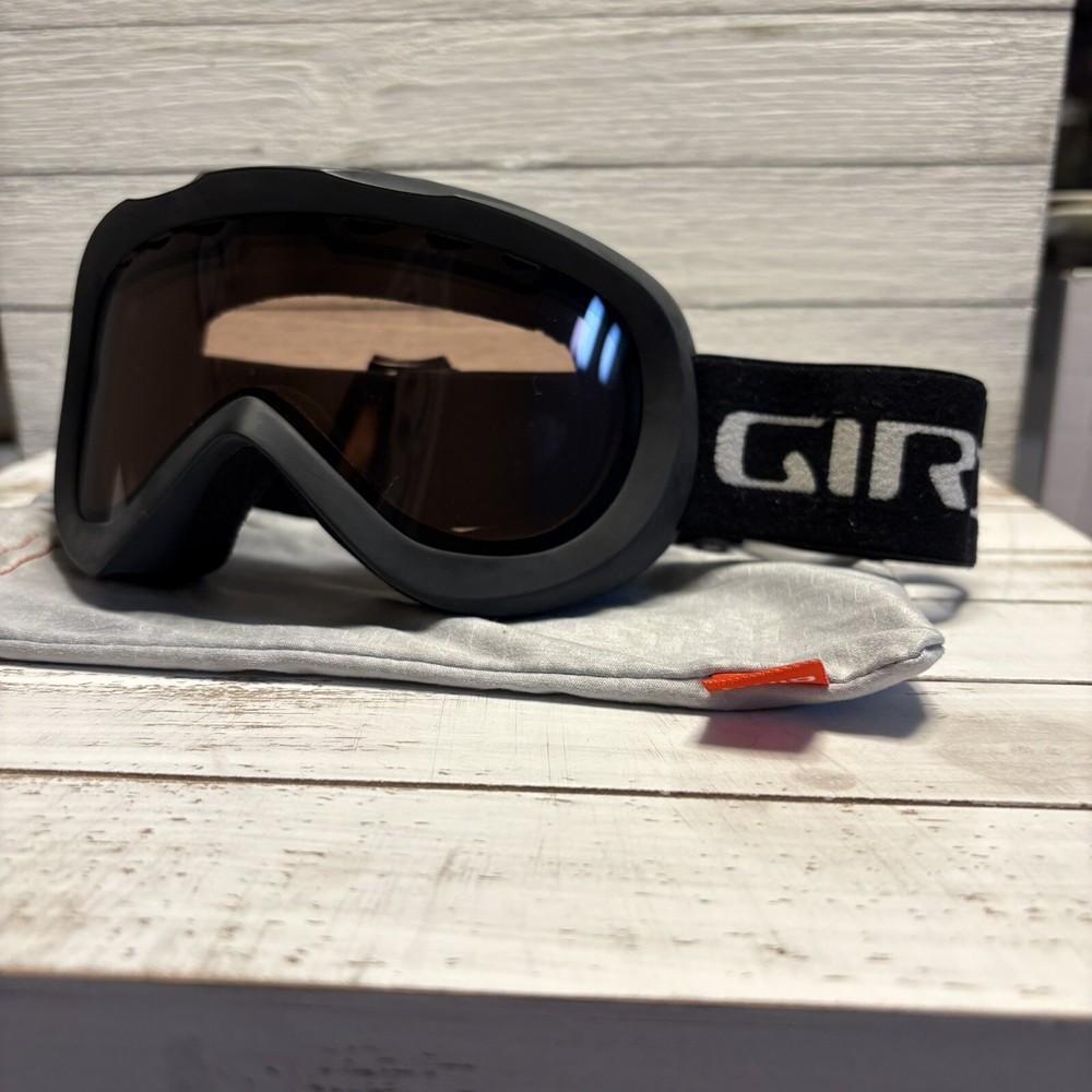 GIRO Ski Goggles Adjustable Strap Ventilated Amber with Dust Bag EUC