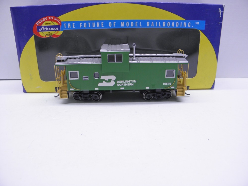 Athearn Ready To Roll - Wide Vision Caboose - Burlington #10576 Ho Scale