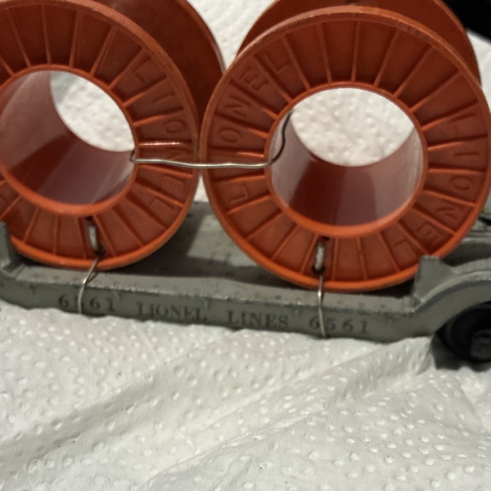 Lionel 6561 Lionel Lines O Gauge Flat Car Gray Plastic with Orange Spools