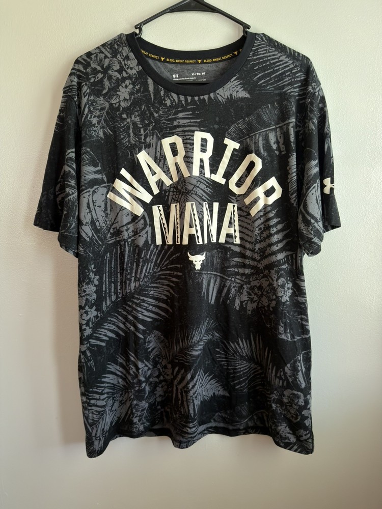 Mens Under Armour Project Rock Black Warrior Mana Heat Gear Gym Shirt Size XL