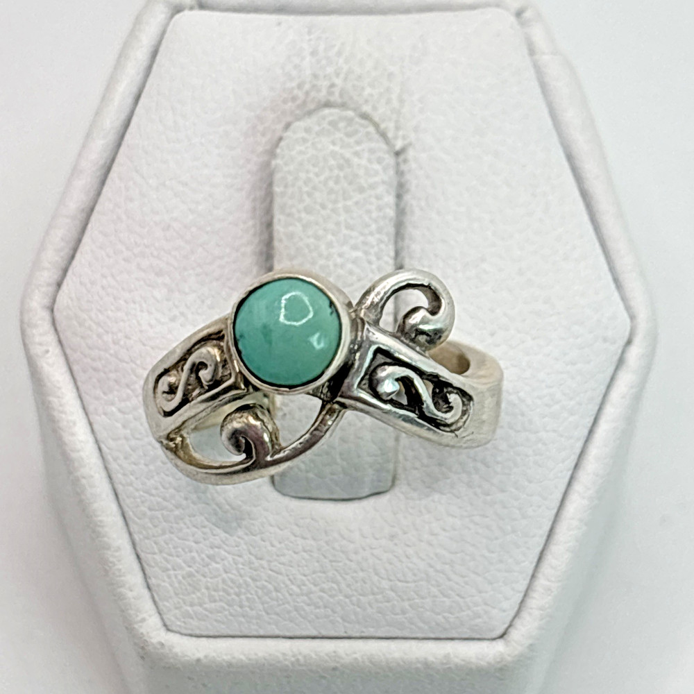 Stunning .925 Vintage Sterling Silver Estate Ring Size 6.25 with Turquoise stone