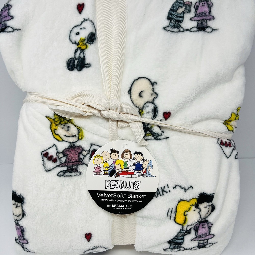 PEANUTS Snoopy KING Throw Blanket 108”x90” Valentines Day Cards Lucy Kisses NEW