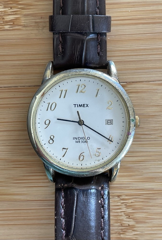 Vintage Timex Indiglo Mens Watch with Date Display and Black Leather Band