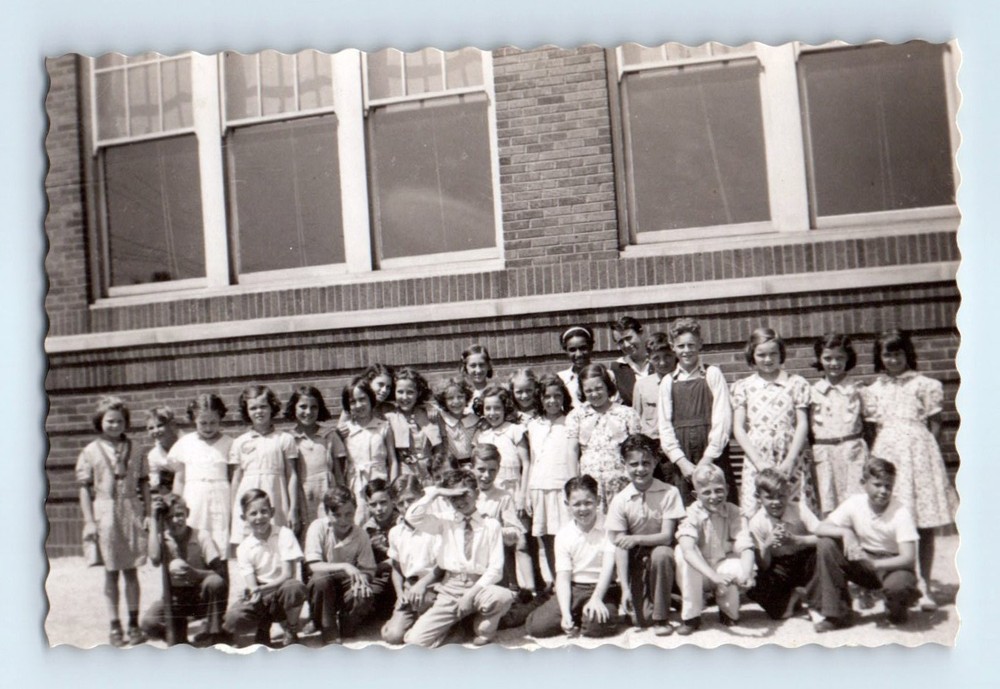 Old Vintage Photo BOYS GIRLS CHILDREN SCHOOL CLASS GROUP PICTURE SNAPSHOT