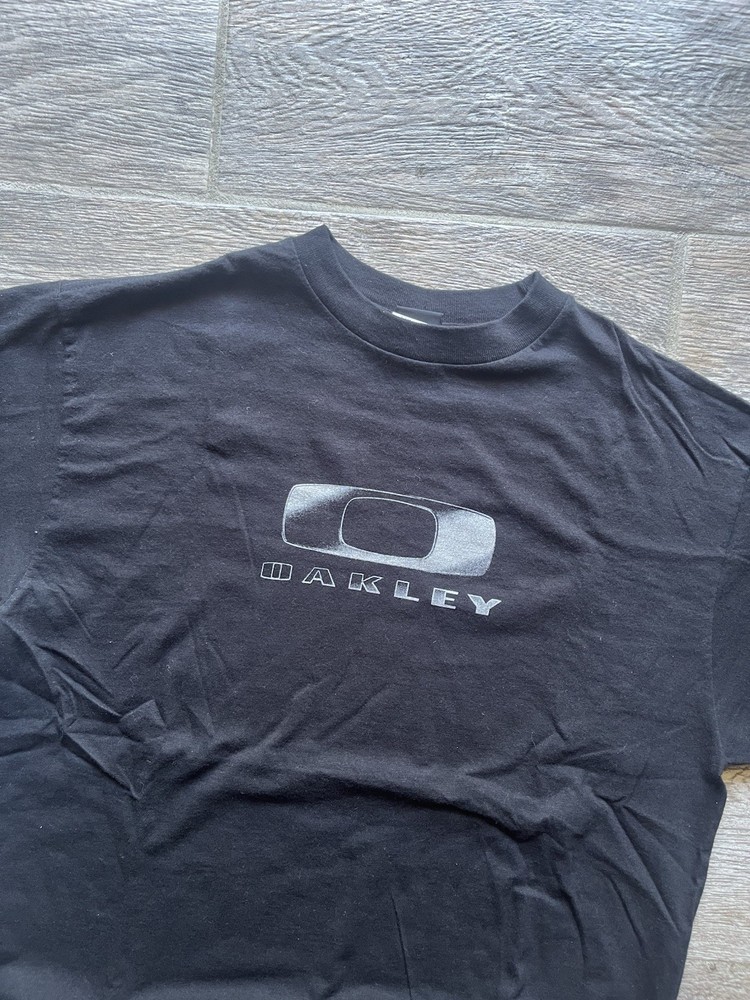 vintage 2000’s Oakley y2k big center logo faded short sleeve shirt