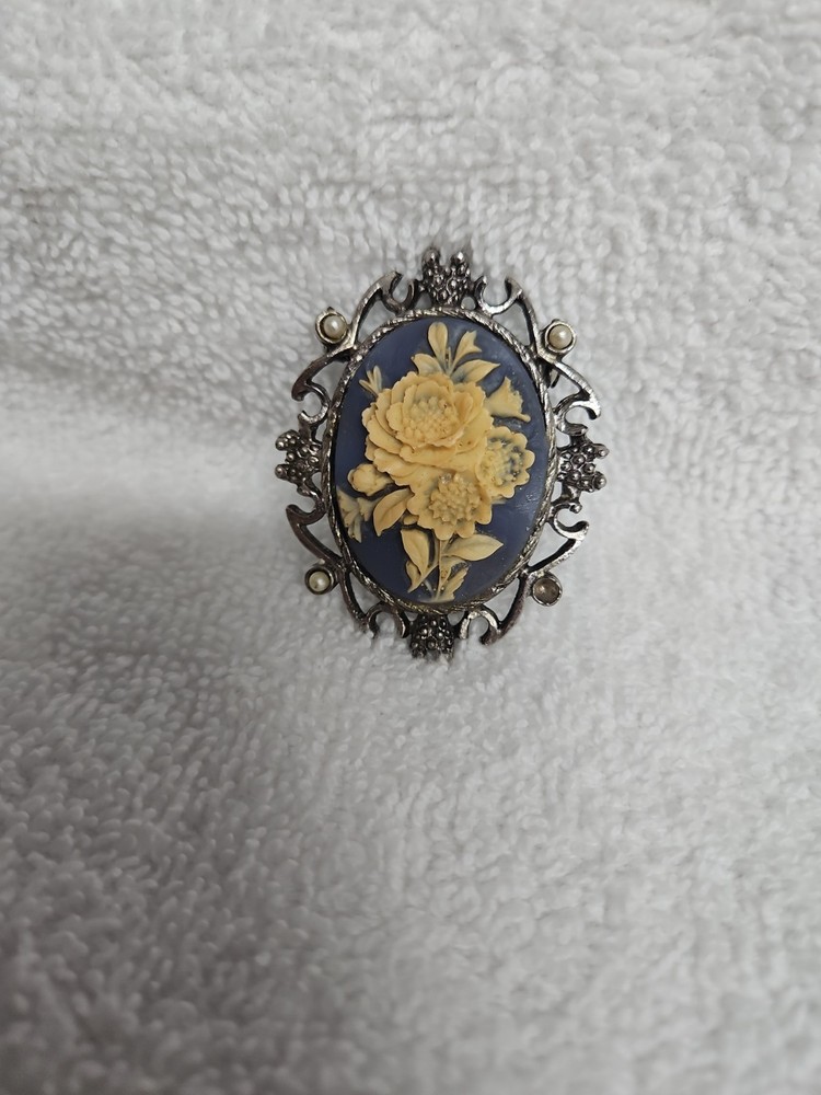 Vintage Victorian Style Floral Cameo Brooch Pin - Blue & Cream Silvertone...