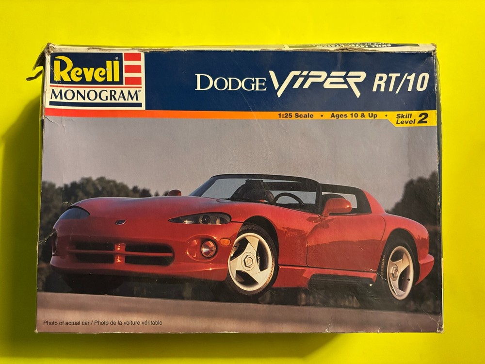 DODGE VIPER RT/10 COUPE MODEL KIT REVELL MONOGRAM 1/25 SCALE COOL LOOK!
