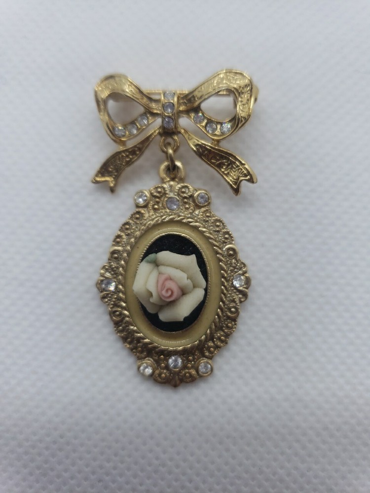 1928 Victorian Gold Tone Porcelain Rose Cameo Bow Brooch Jewelry