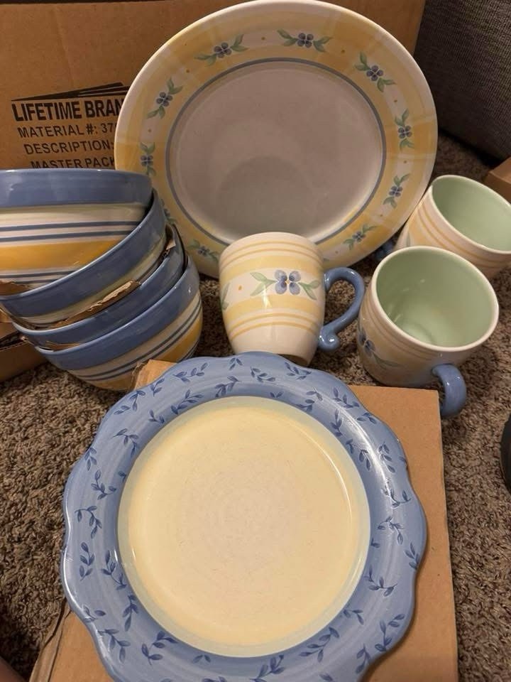 Pfaltzgraff Vintage Summer Breeze 15-Piece Dinnerware Set  