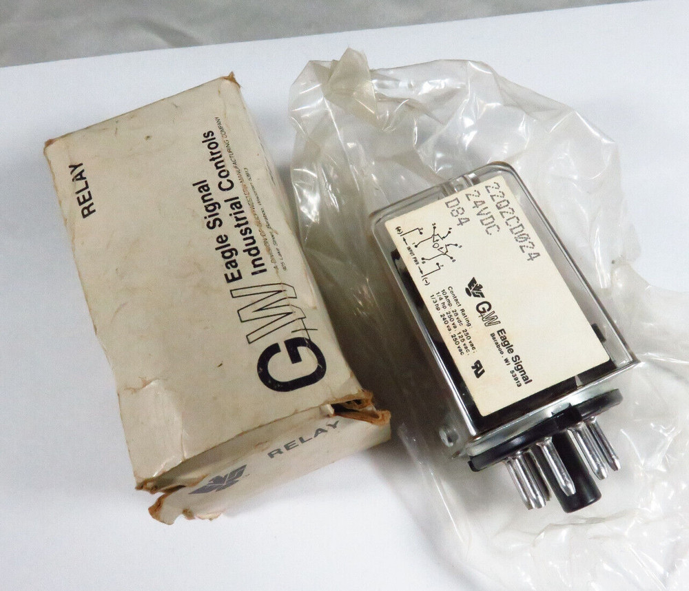 New - open box - GW Eagle Signal Industrial Controls 22Q2CD024 Relay 24V D84