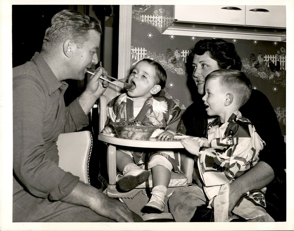 GA108 1953 Original Photo THEIR STAR ALL-STAR IS HOME Ed Lopat New York Yankees