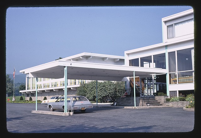 Photo:Spring Glen NY Homowack Hotel Lodge 1960s Carport Motel