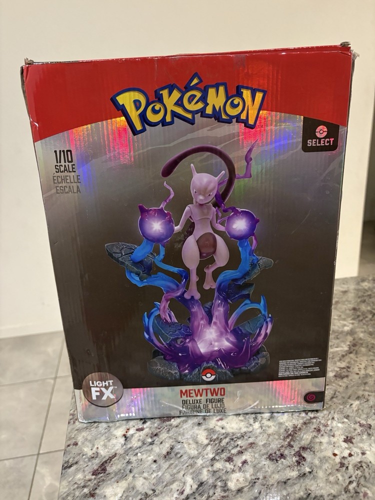 Pokemon Mewtwo 1/10 Scale Deluxe Figure Light FX Jazwares