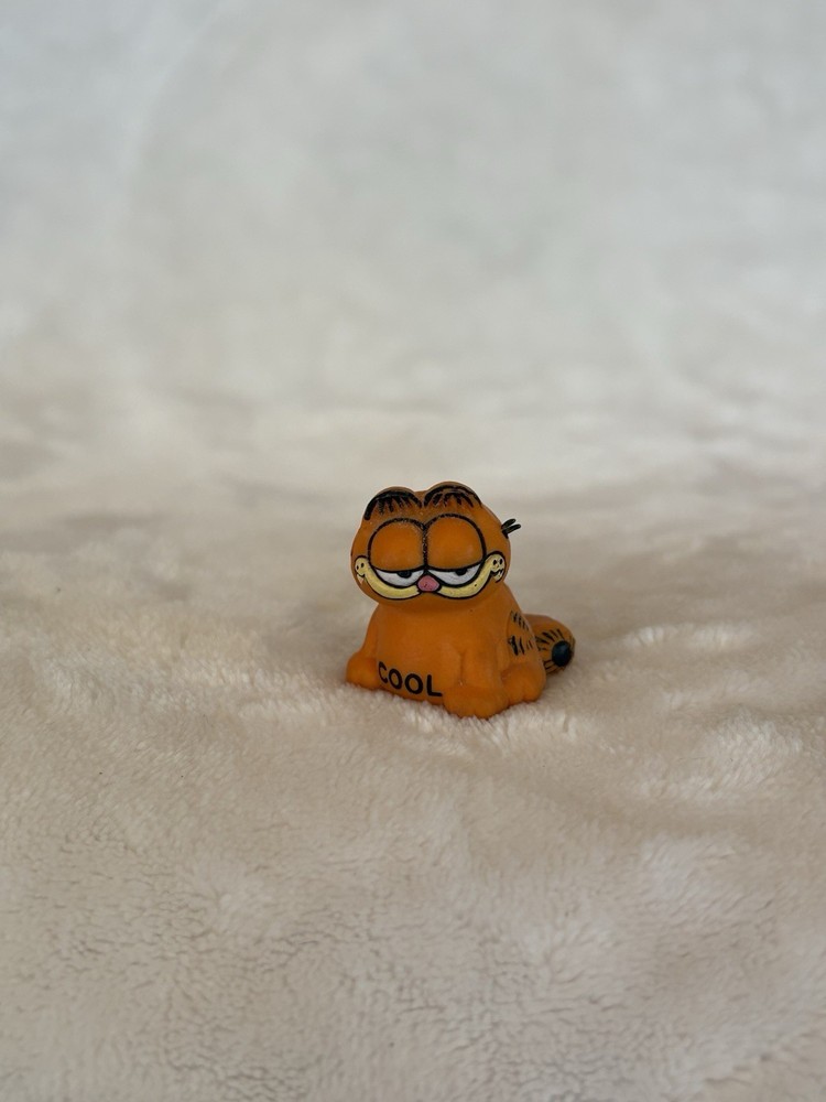 Vintage 1981 Garfield PVC Mini Figurine Toy Cat 
